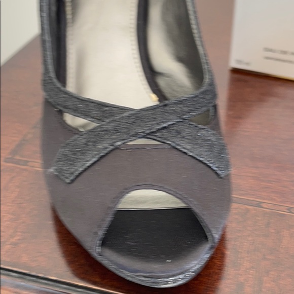 KELLY & KATIE BLK FABRIC DRESS PUMP - Picture 6 of 6